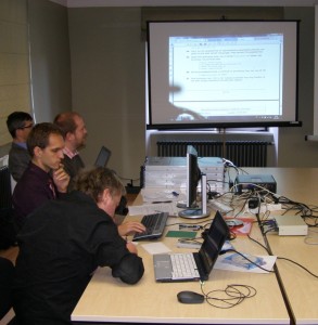 ETTEVALMISTUS: Elektroonilise hääletamise serveritele (5 tk) paigaldasid tarkvara 1. oktoobril Toompeal Tarvi Martens ja serverite operaatorid. Tegevuse juures viibis audiitor.