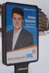 Monopolide vastu võitleja Urmas Reinsalu andis hääle Karksi-Nuia hinnatõusu poolt. Valimisplakat jaanuaris 2011 Tallinnas. Foto Virgo Kruve